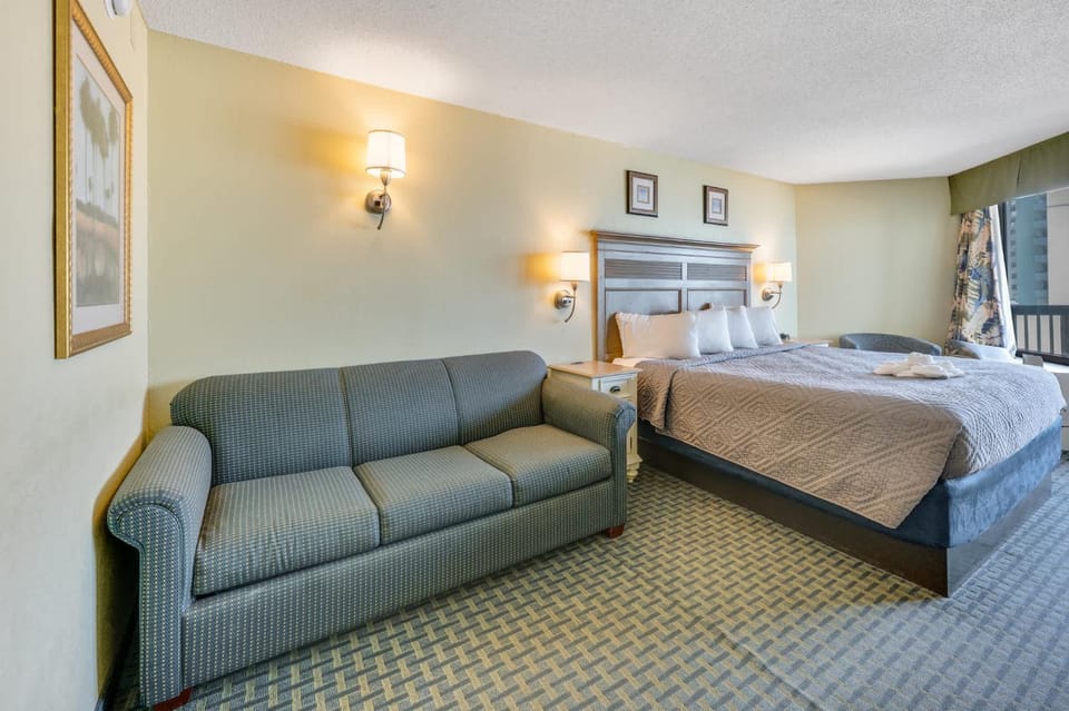 Honeymoon King, Ocean Views, Compass Cove, Pools! House in Myrtle Beach