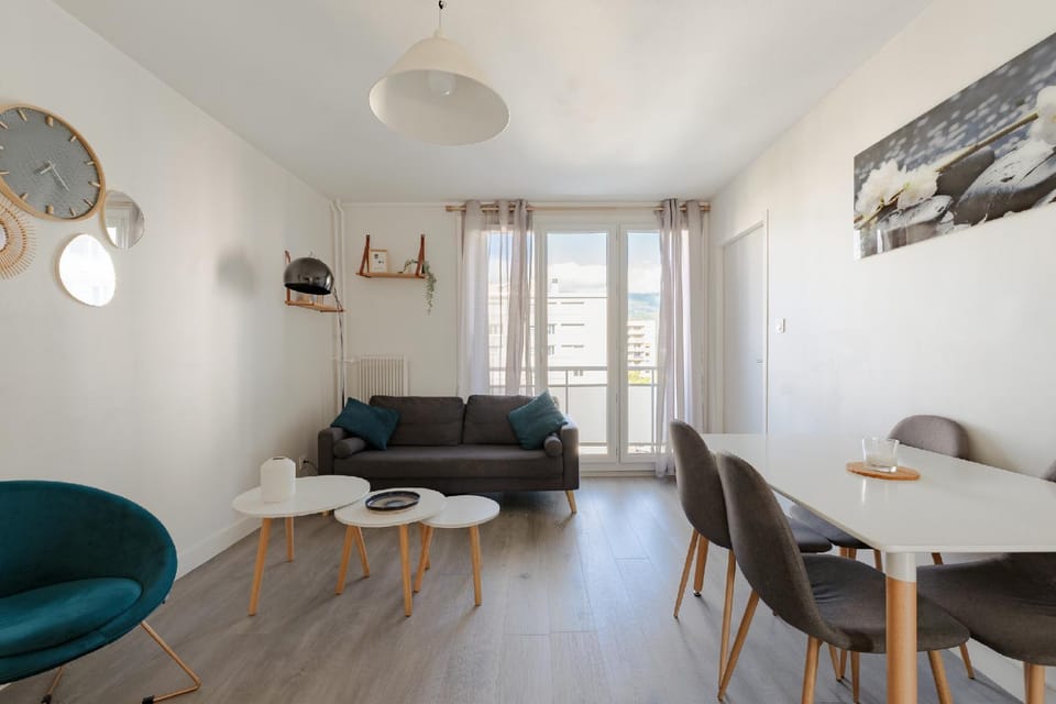Lesdiguieres 3 Bedrooms Parking Apartment in Grenoble