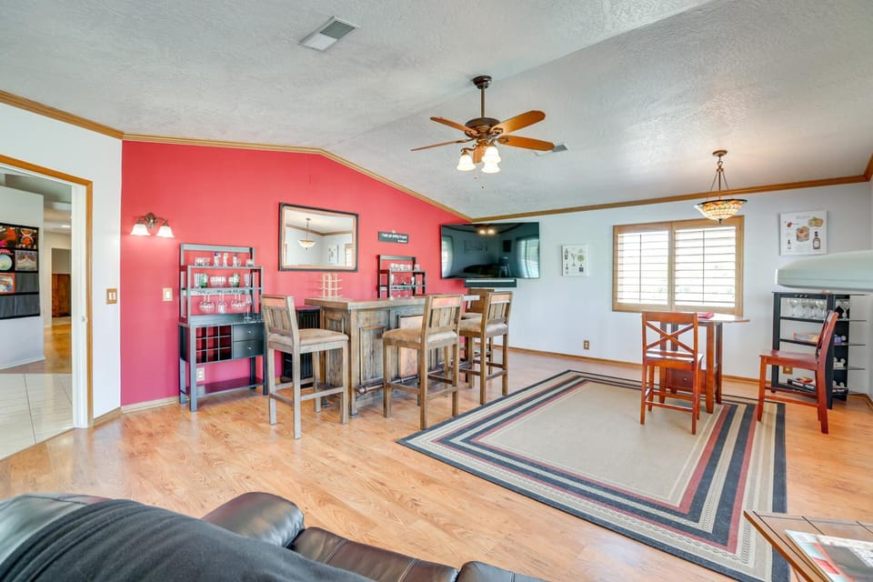 Pool, Spa and Mountain Views Apple Valley Retreat! House in Apple Valley