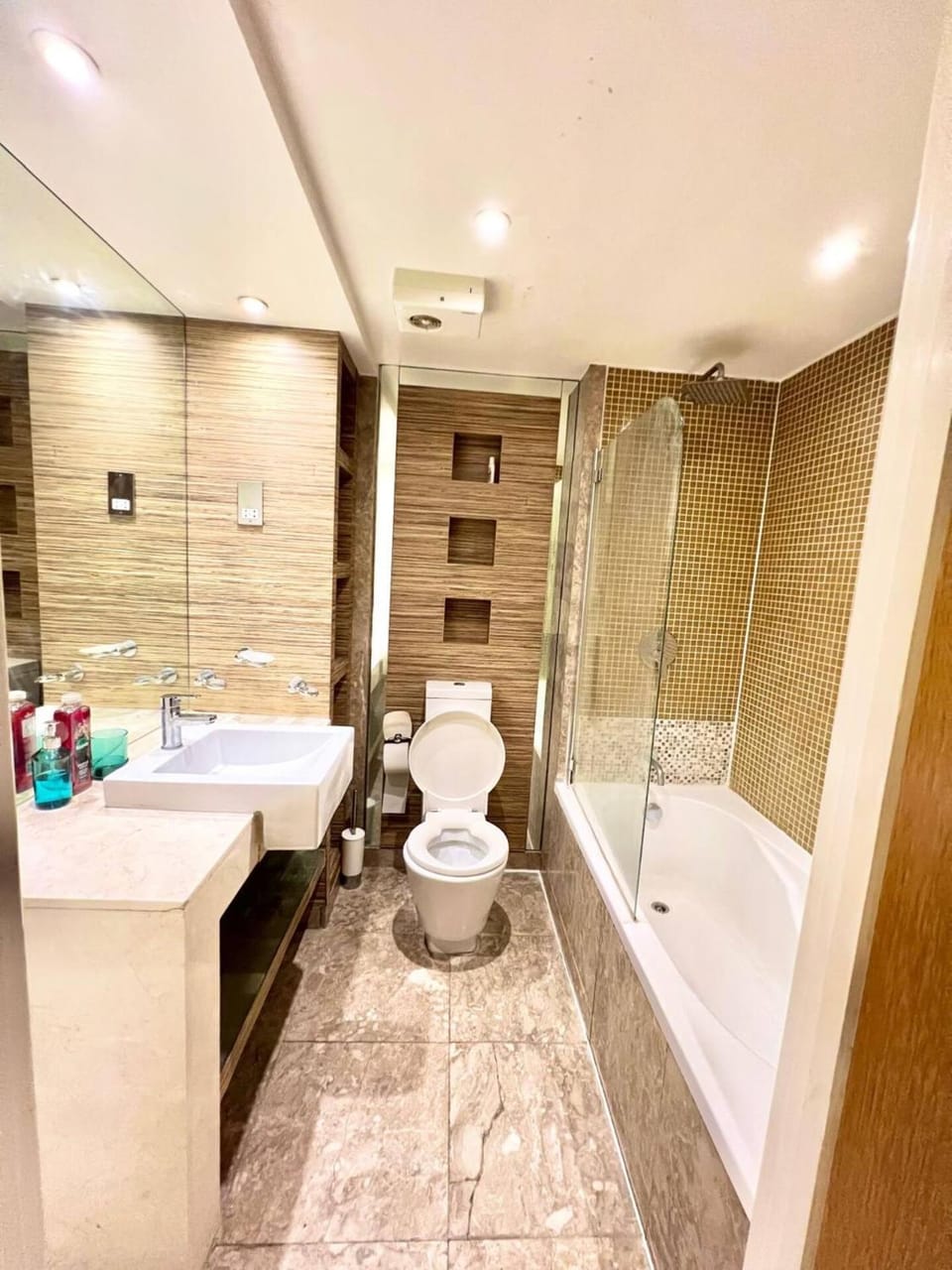 Canary Wharf O2 Excel Apartment with Balcony & Parking Apartment in London