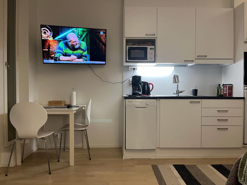 TV and multimedia, Coffee/tea facilities, Kitchen or kitchenette, Dining area, dishwasher, microwave, oven