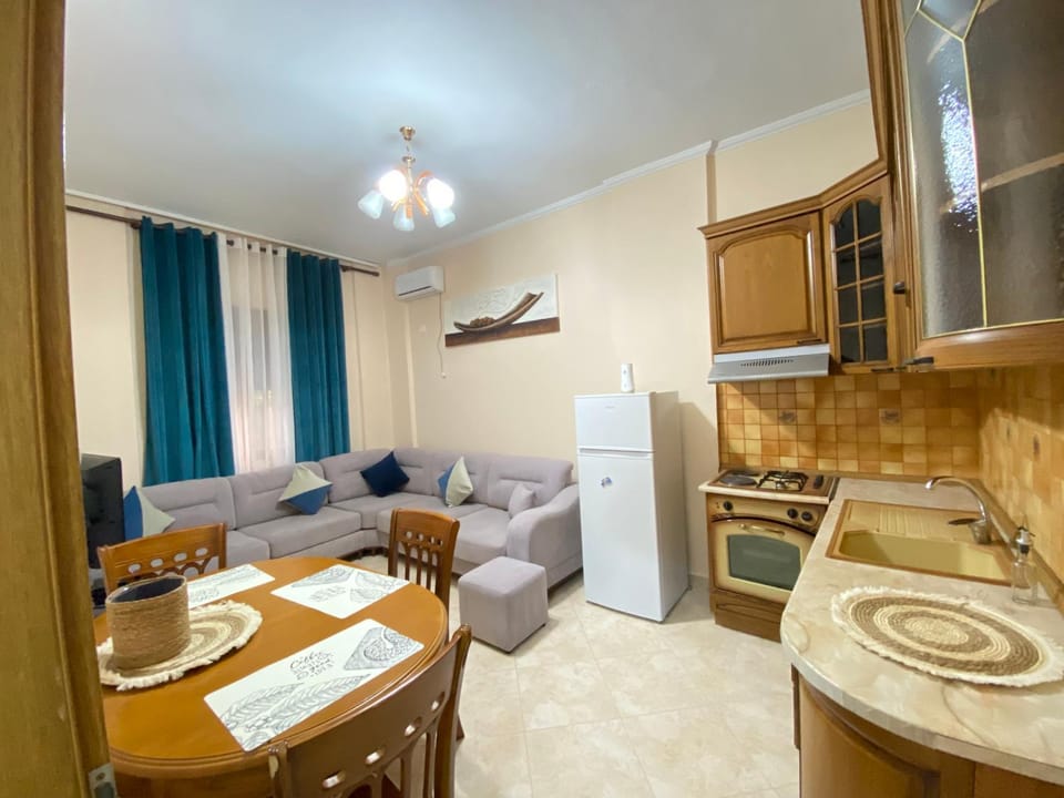 Kitchen or kitchenette, Living room, Seating area, Dining area