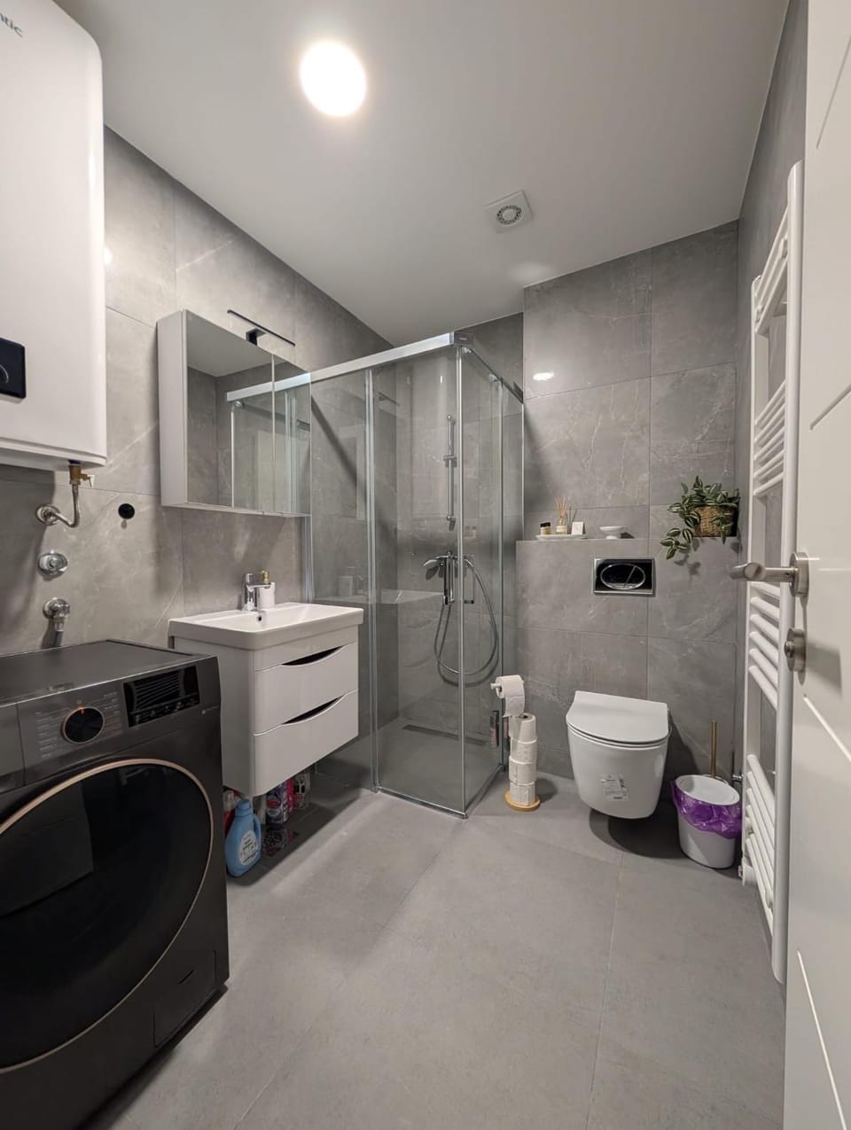 Shower, Toilet, Bathroom, towels