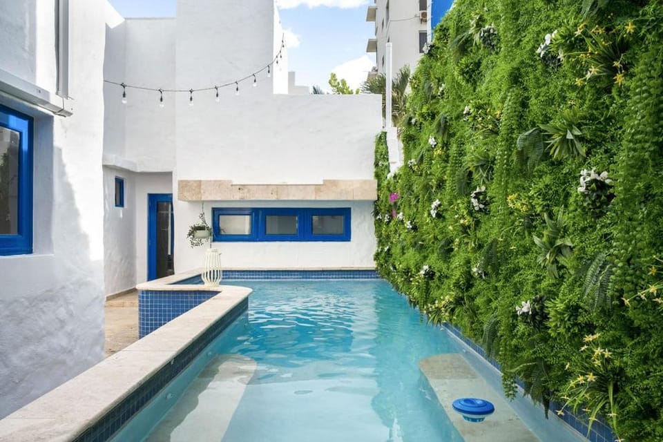 Swimming pool