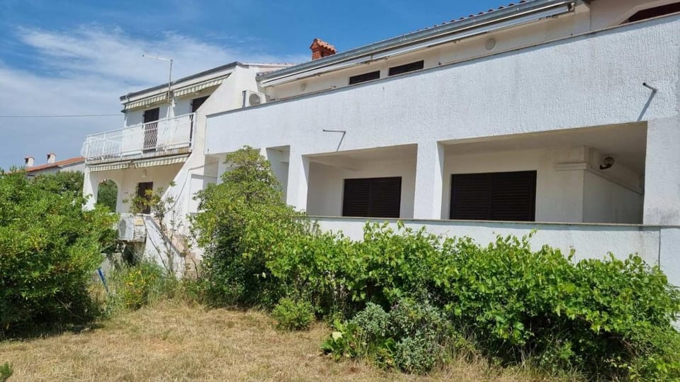 Location, children, Family