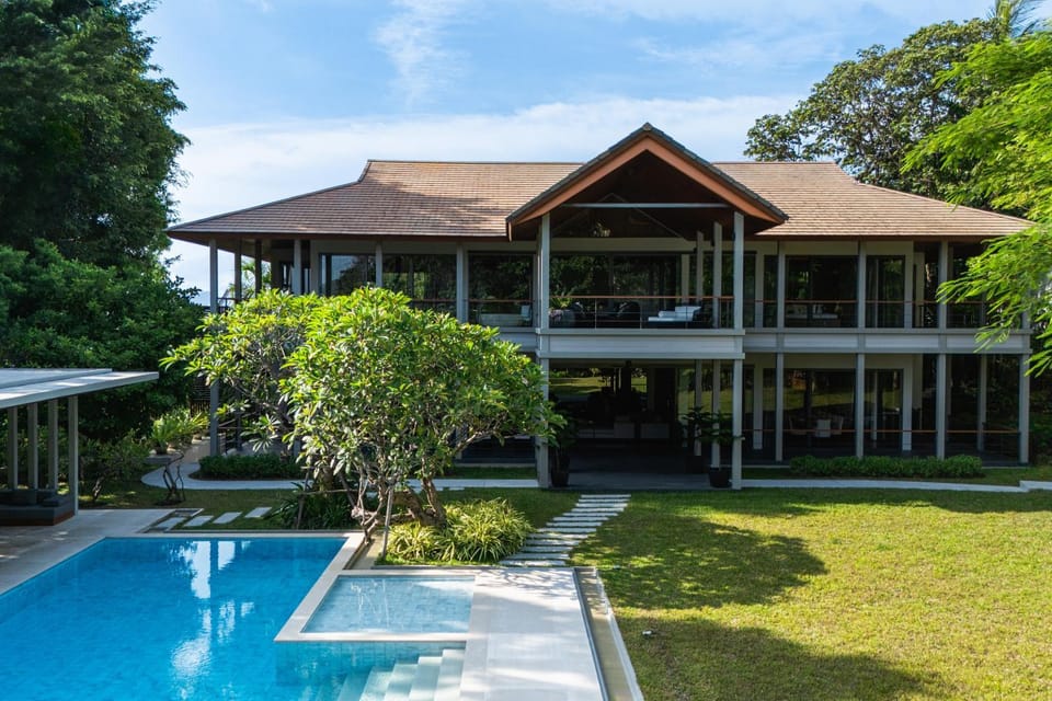 Property building, Garden, Pool view, Swimming pool, sunbed