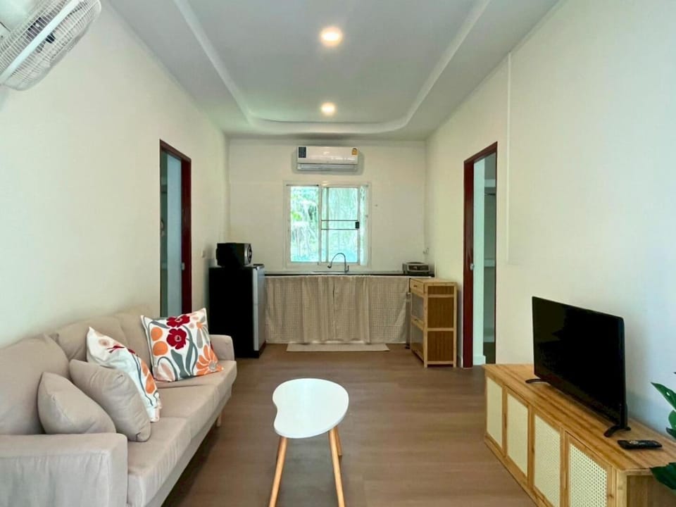 TV and multimedia, Kitchen or kitchenette, Living room, Seating area, Evening entertainment, air conditioner