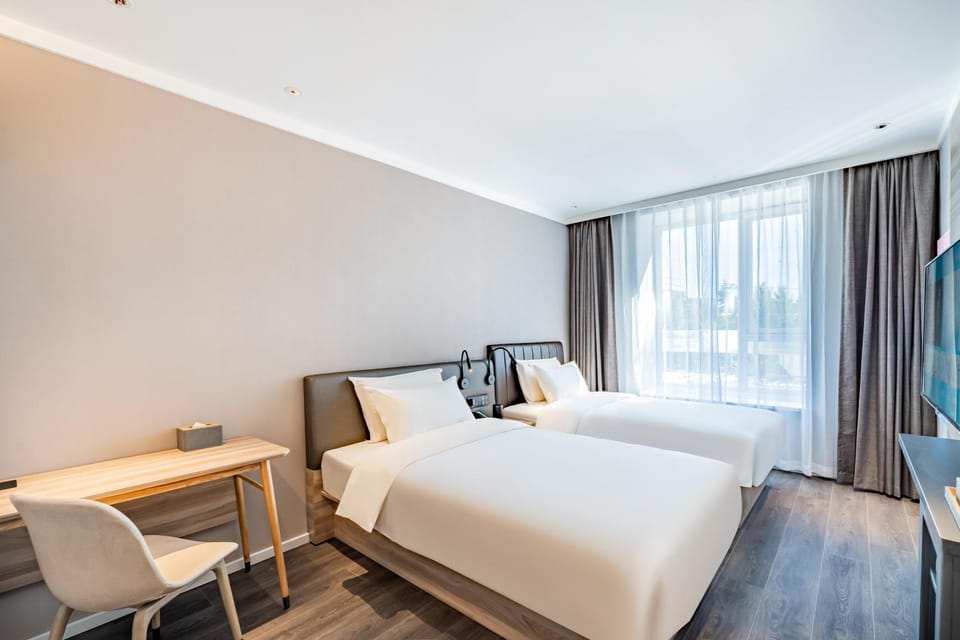 Bed, Living room