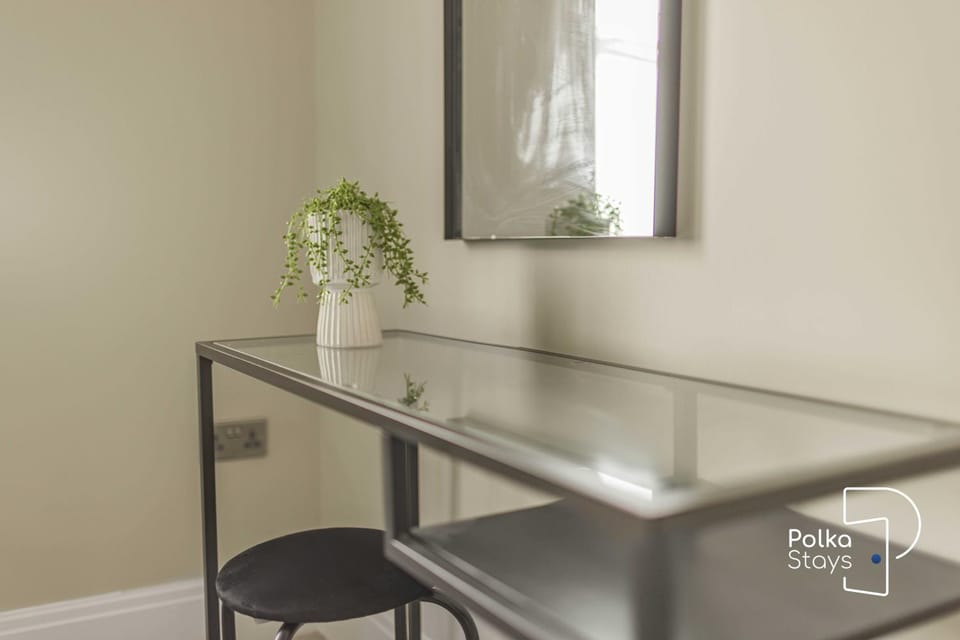 Dining area, hair dresser