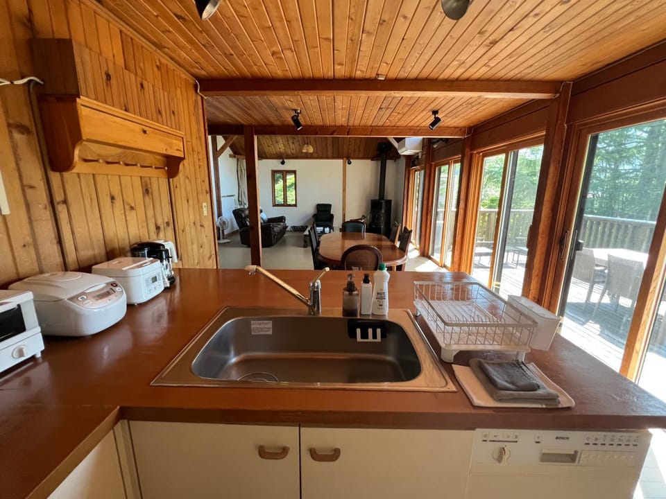 Cabin D 3min walk Lake Saiko remote work BBQ, 5min drive Kawaguchi Lake Mt Fuji view Cabin in Shizuoka Prefecture