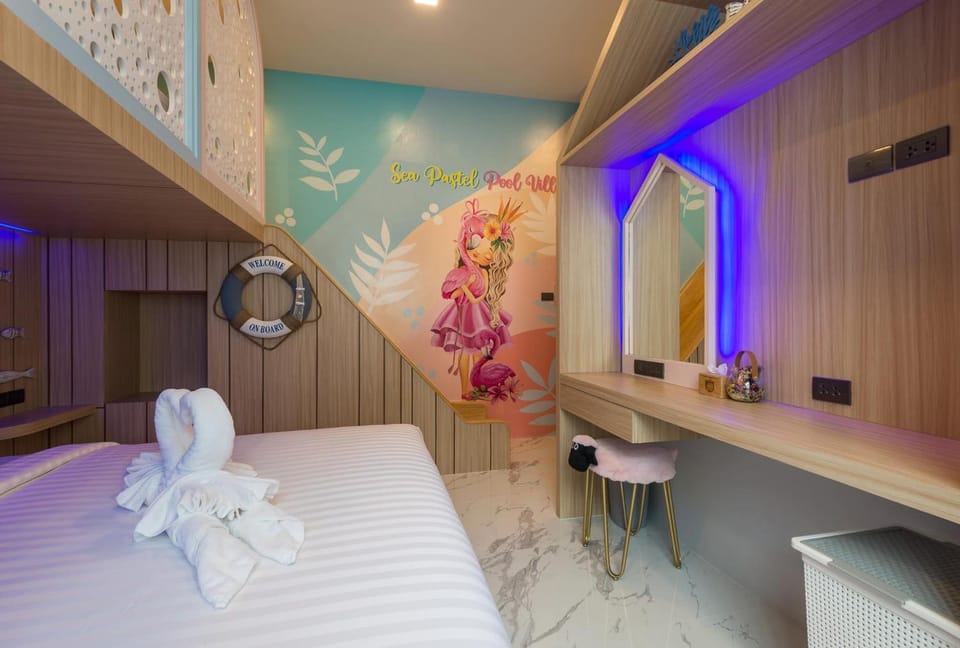 Bed, Photo of the whole room, Bedroom, towels