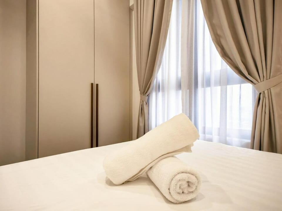 Bed, Bedroom, towels