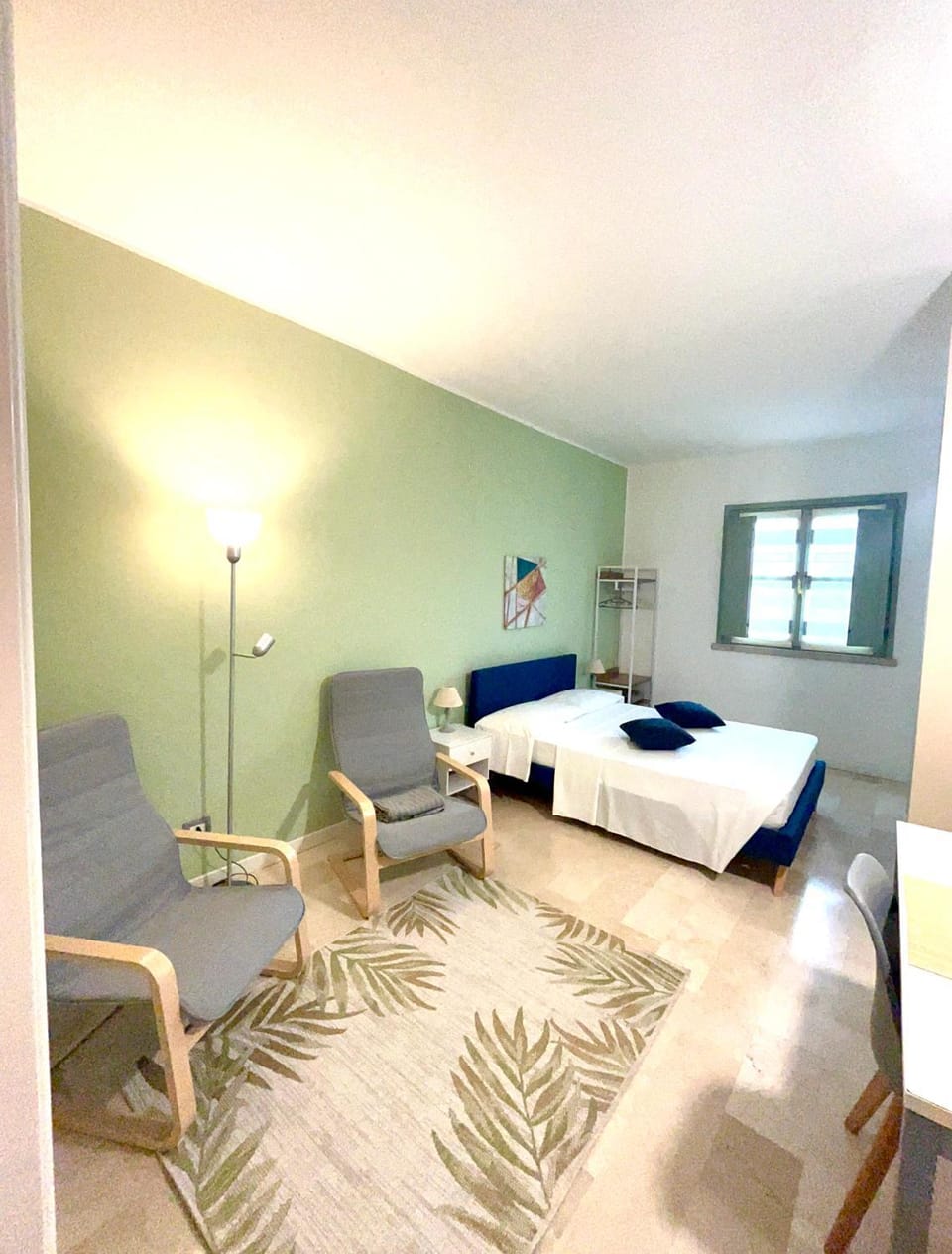 Living room, Photo of the whole room