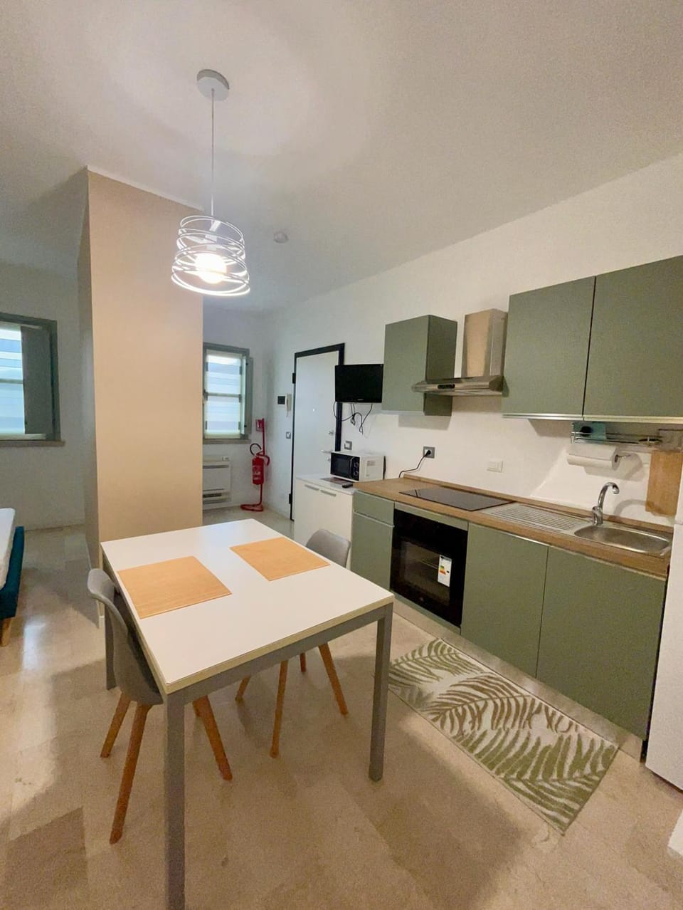 Kitchen or kitchenette, Dining area