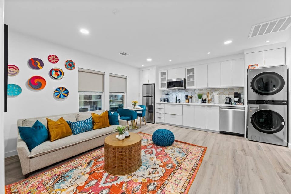 Kitchen or kitchenette, Living room, Decorative detail, Seating area, laundry, washing machine, dryer