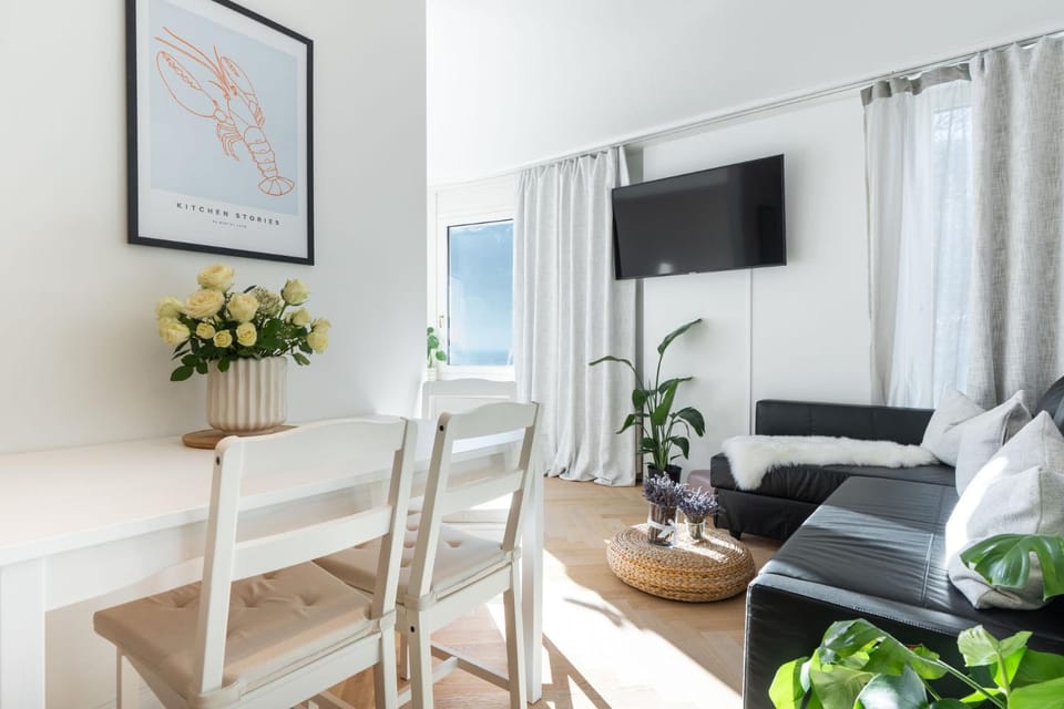 Exclusive Lake Access Villa Studio Apartment in Switzerland