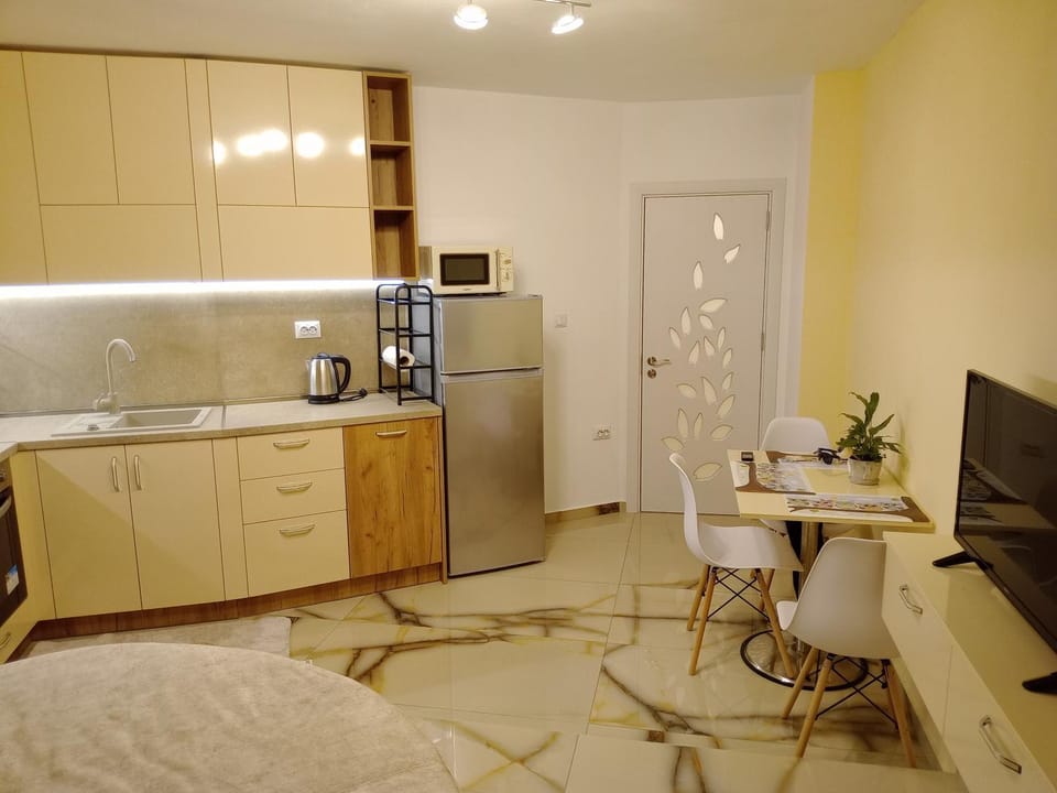 TV and multimedia, Kitchen or kitchenette, Dining area, oven