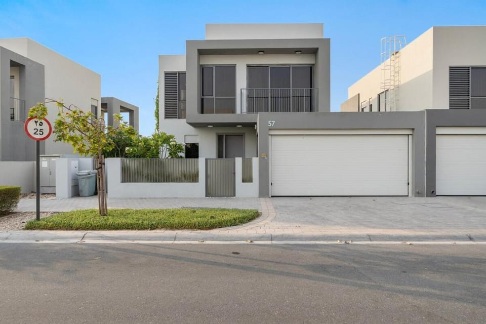 FIRST CLASS Villa Private Pool & Garden Bliss Apartment in Dubai