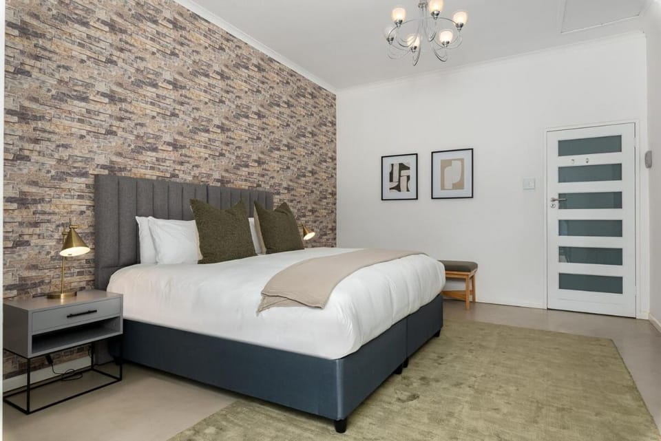 Luxury Family Villa with Pool, Gym & Bonfire Area Villa in Cape Town