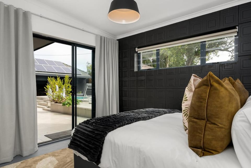 Luxury Family Villa with Pool, Gym & Bonfire Area Villa in Cape Town