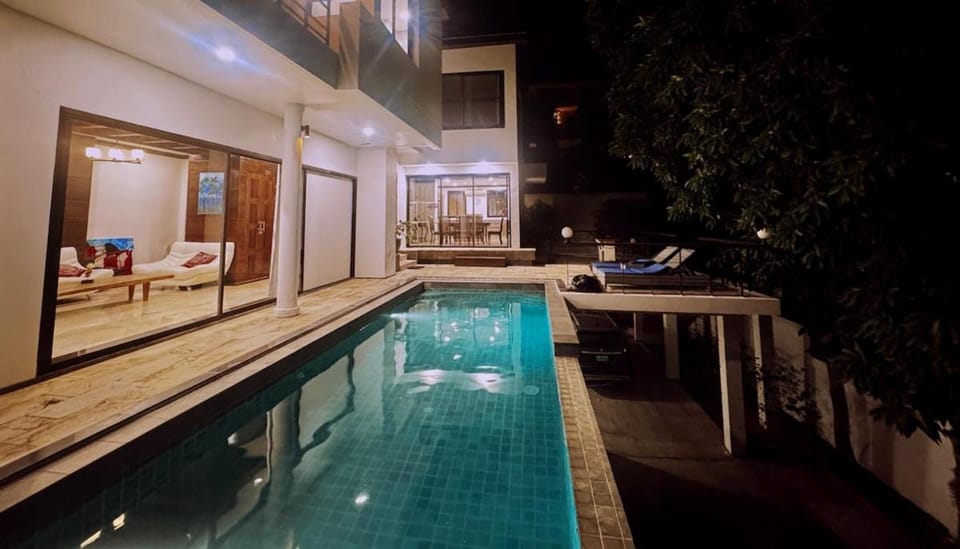 Night, Pool view