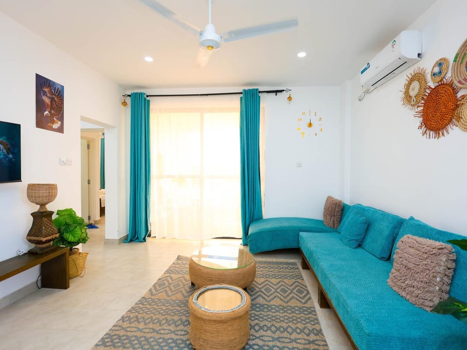 TV and multimedia, Living room, Seating area, air conditioner