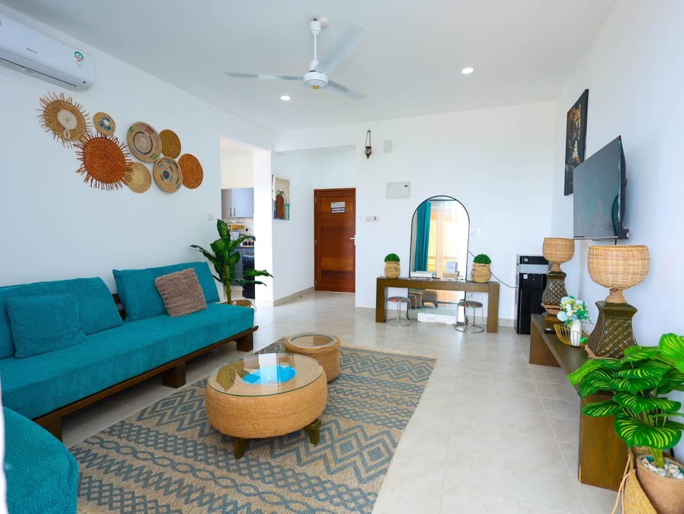Communal lounge/ TV room, TV and multimedia, Living room, Seating area, Evening entertainment, air conditioner