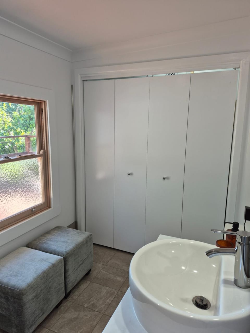 Bathroom, Seating area, laundry
