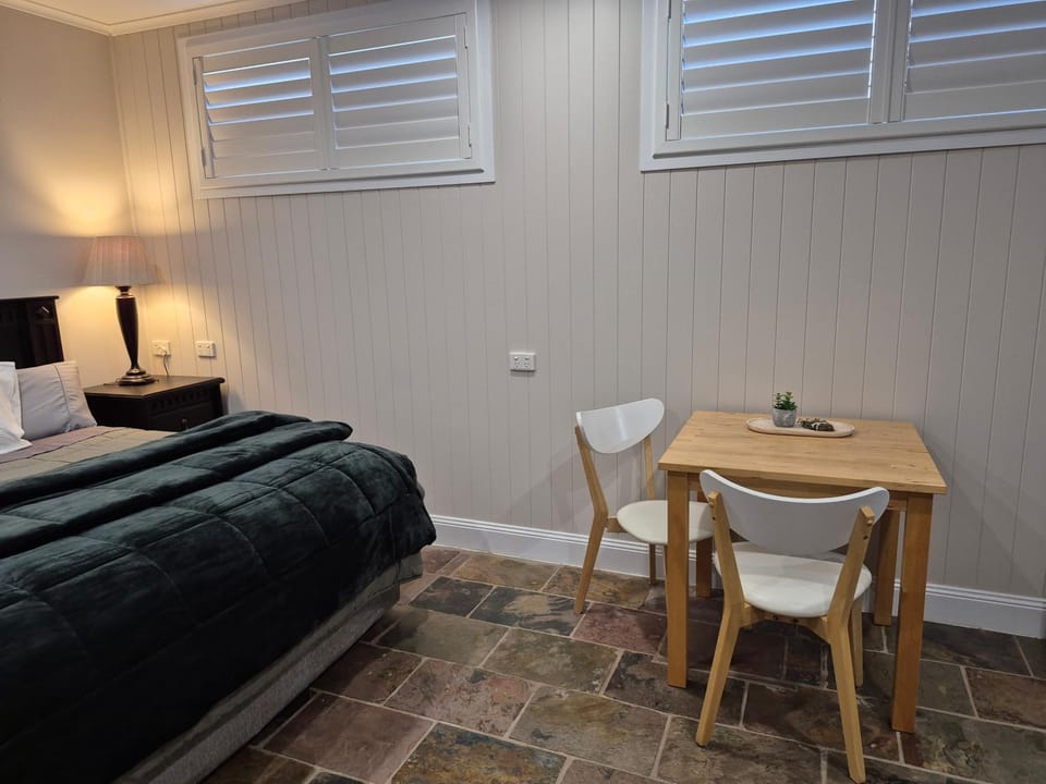 Photo of the whole room, Dining area