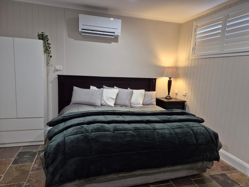 Photo of the whole room, Bedroom, internet, air conditioner