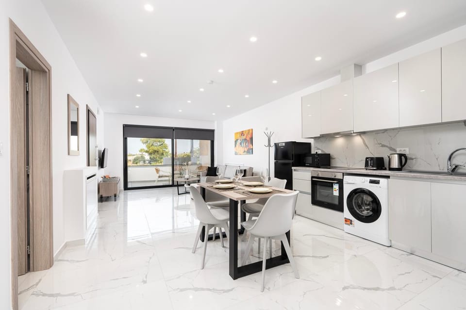 Dining area, dishwasher, oven, stove, washing machine