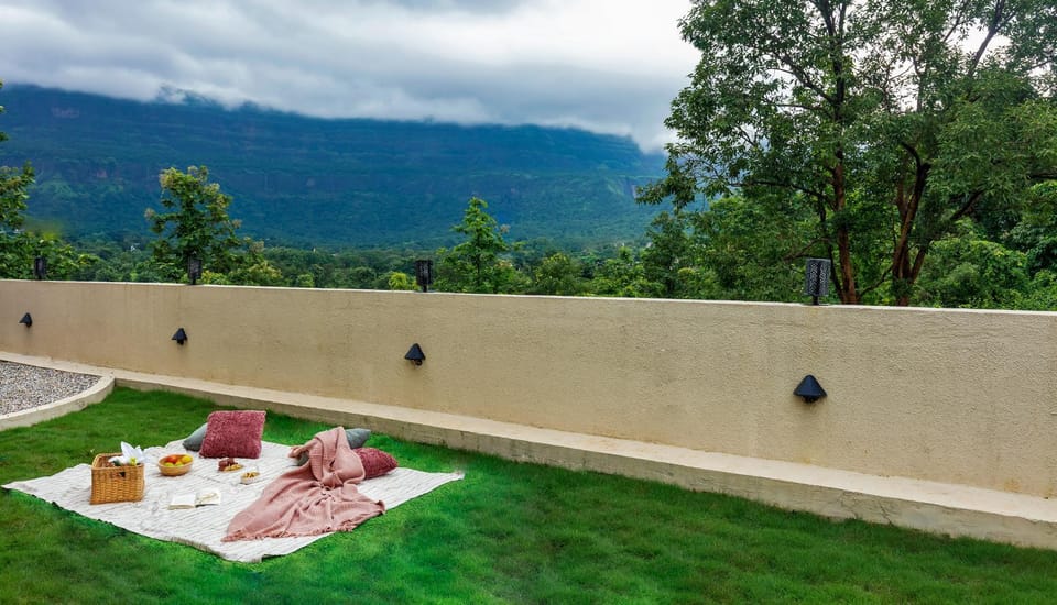 Spring, Day, Natural landscape, Garden, Balcony/Terrace, Food, Garden view, Mountain view