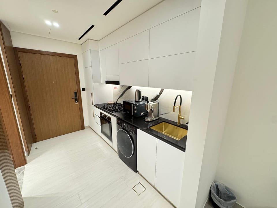 Kitchen or kitchenette, pet friendly, stove, washing machine