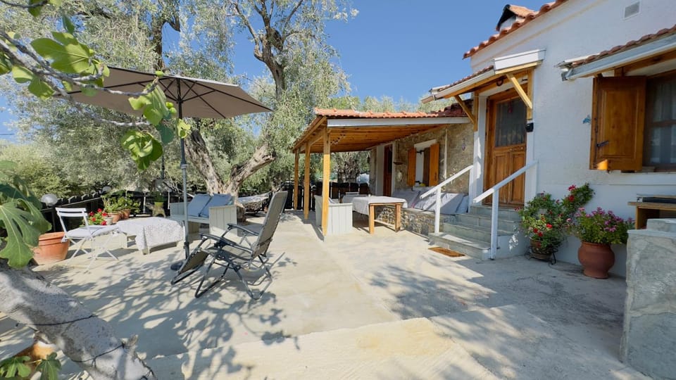 Lithos Estate Plomari House in İzmir Province