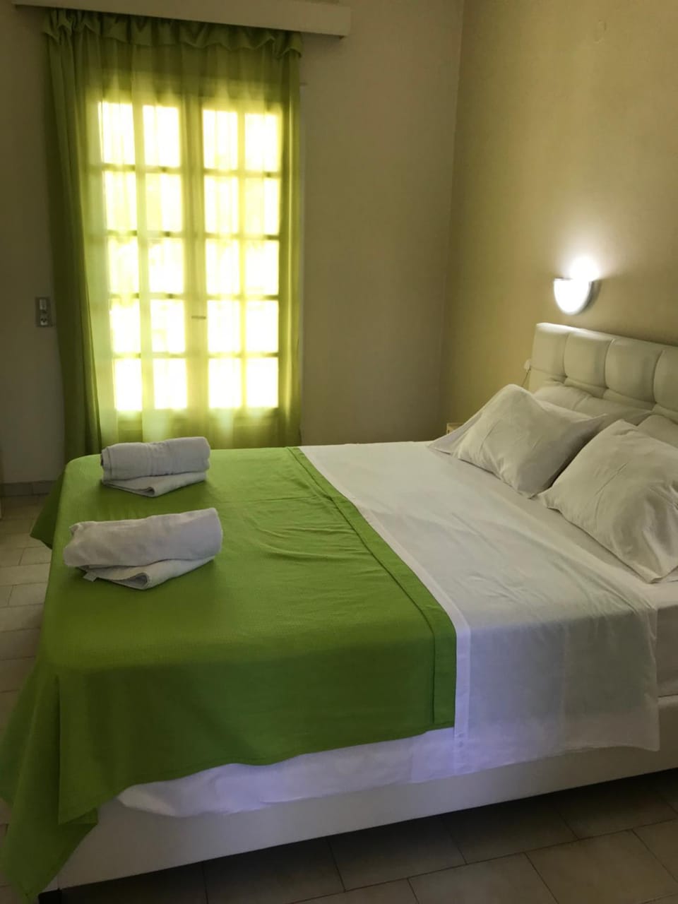 Bed, Photo of the whole room