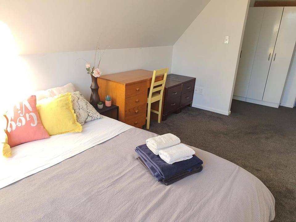 Bed, Bedroom, towels, wardrobe