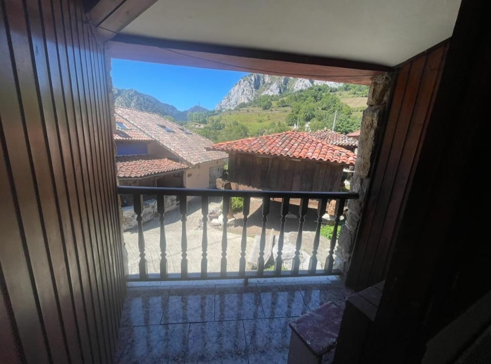 Balcony/Terrace, Mountain view