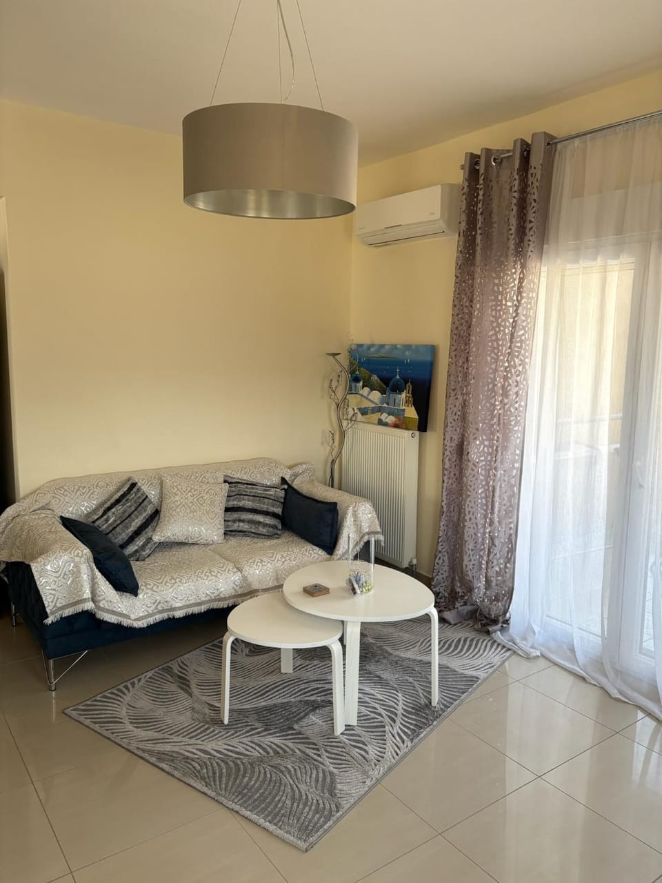 Living room, Seating area, air conditioner