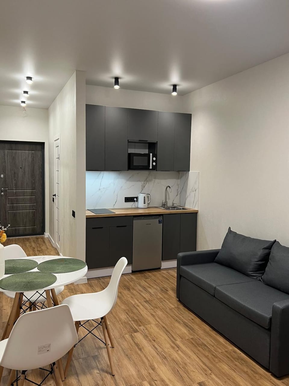 Kitchen or kitchenette, Living room, Seating area, Dining area, minibar, oven, stove