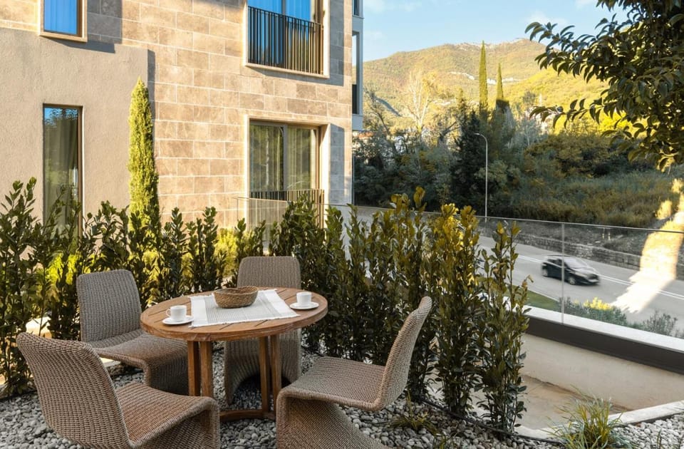 Patio, Spring, Day, Garden, Seating area, Garden view, Mountain view