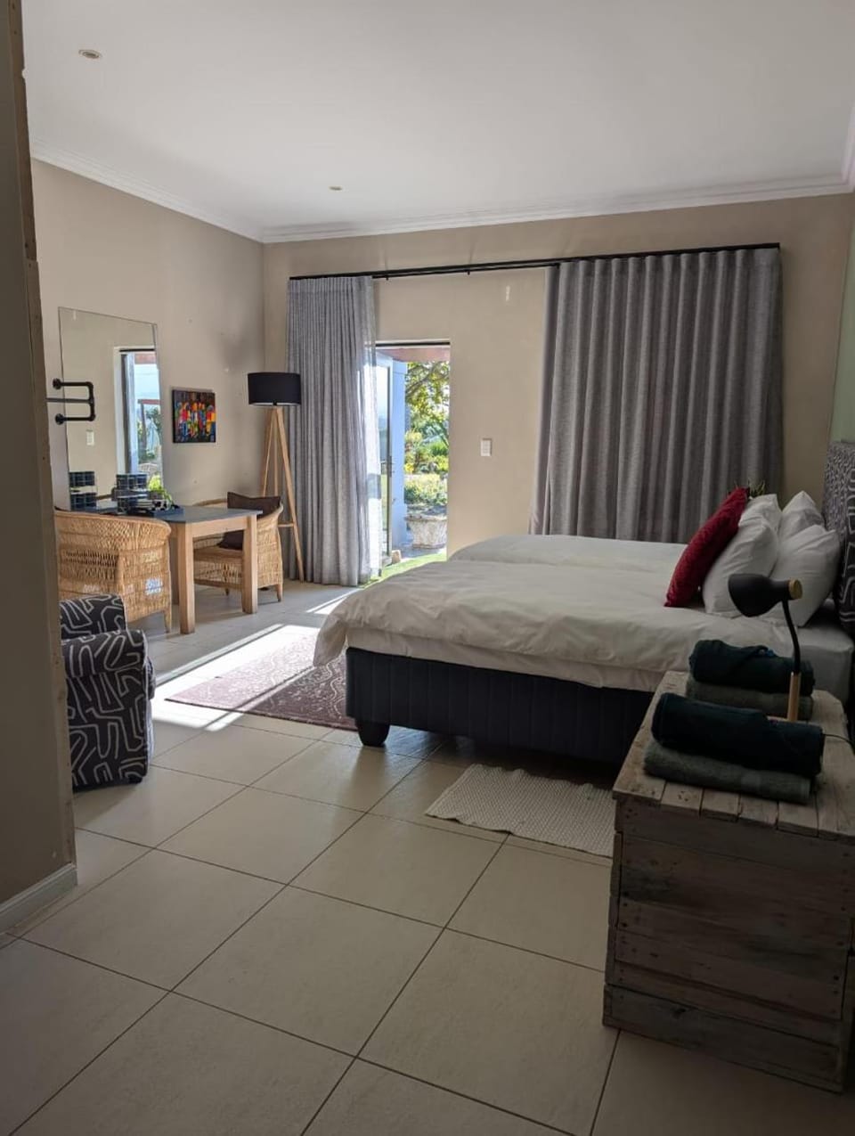 Bed, Photo of the whole room, Seating area, Bedroom