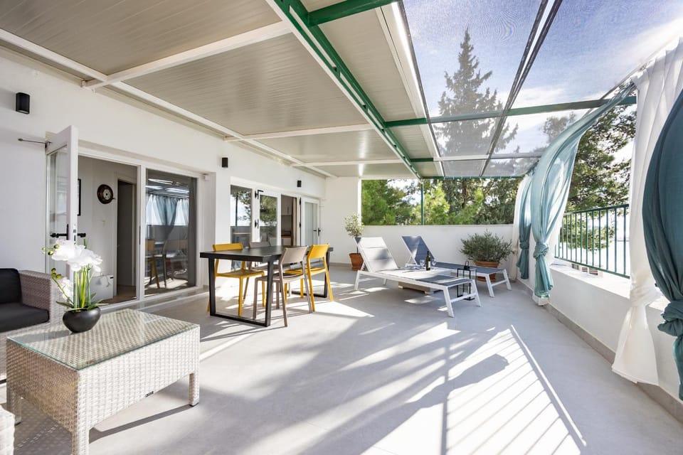 View (from property/room), Balcony/Terrace, sunbed