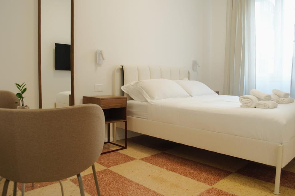 Bed, TV and multimedia, Photo of the whole room