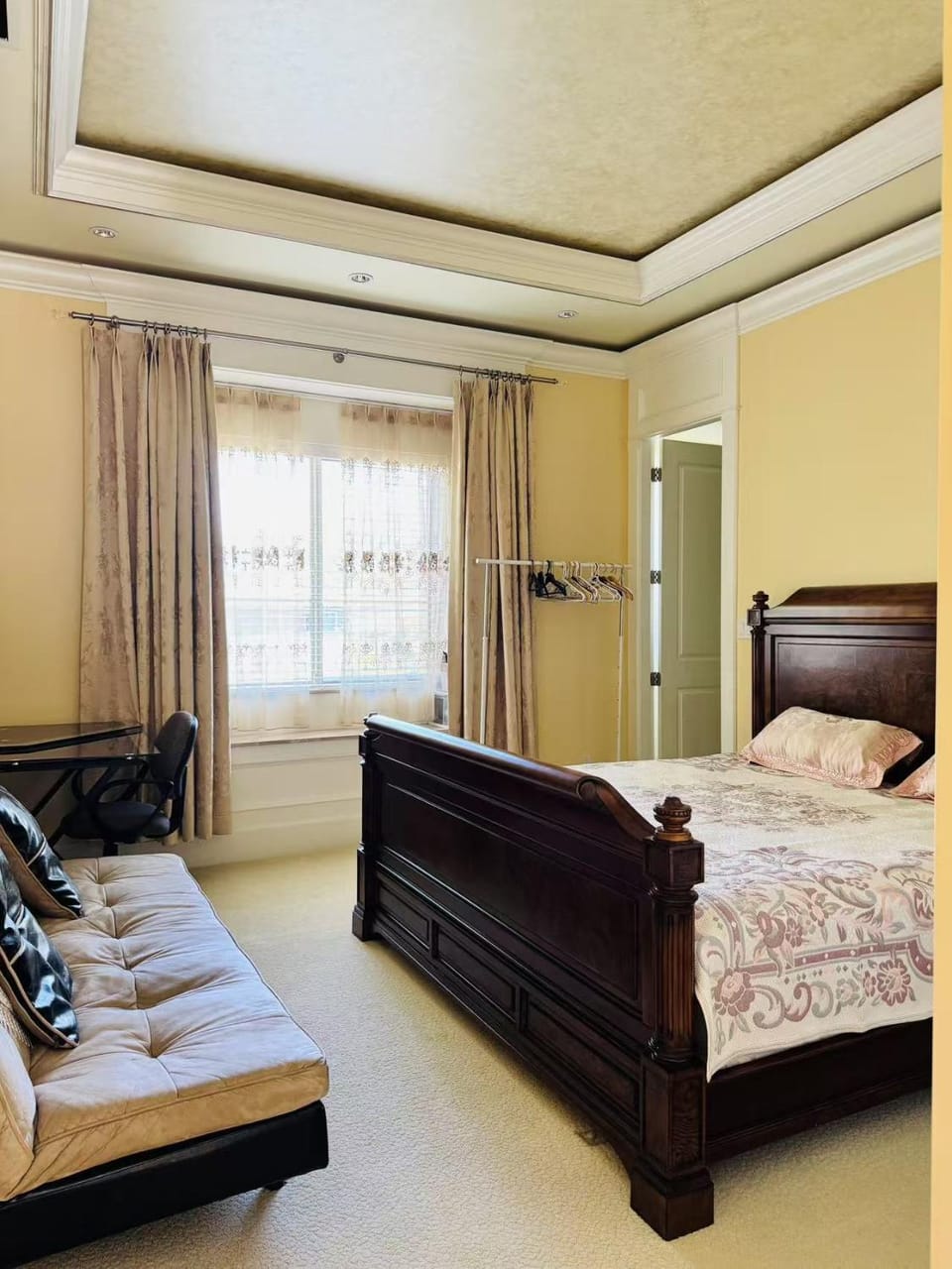 Photo of the whole room, Bedroom