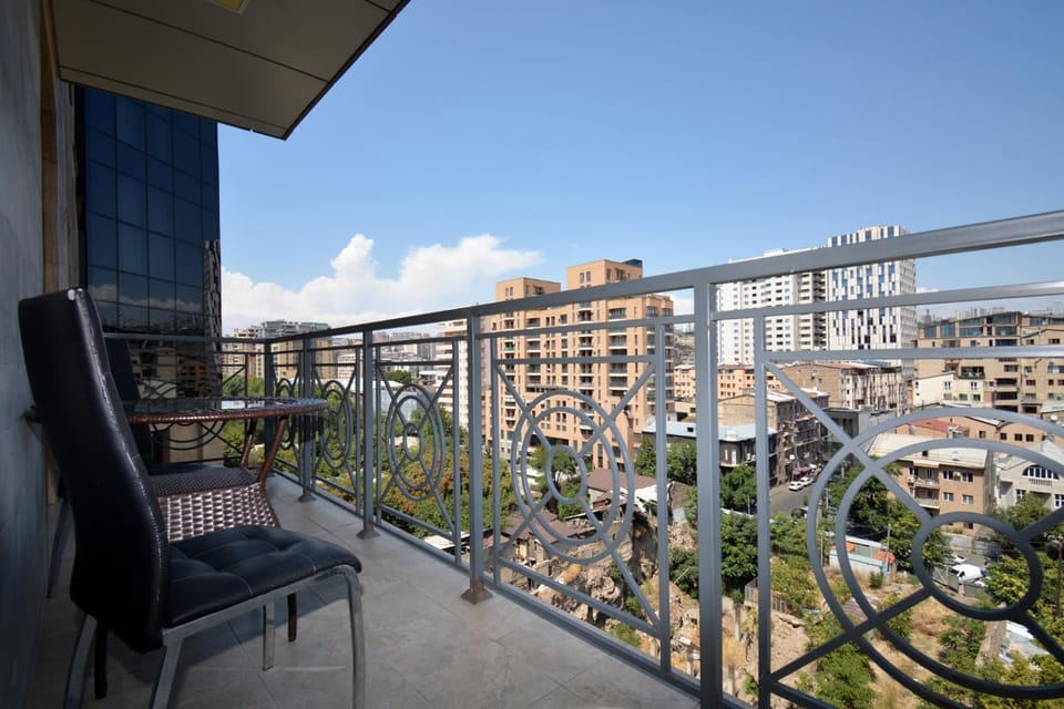 Property building, Patio, Day, Natural landscape, Balcony/Terrace, Living room, Seating area, City view