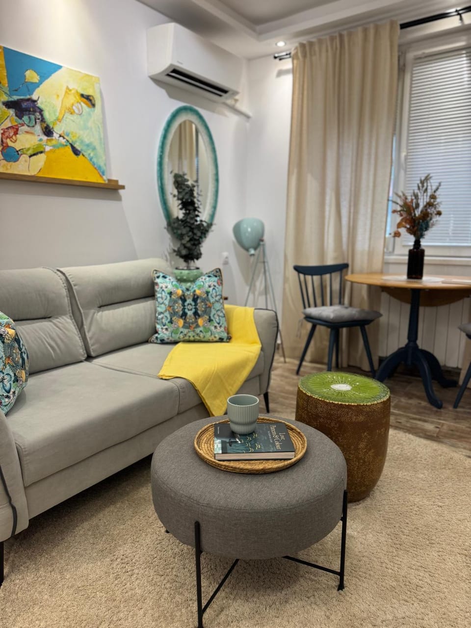 Living room, Seating area, Dining area