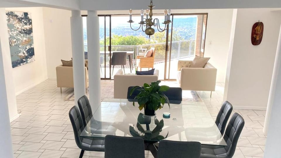 Living room, Seating area, Dining area
