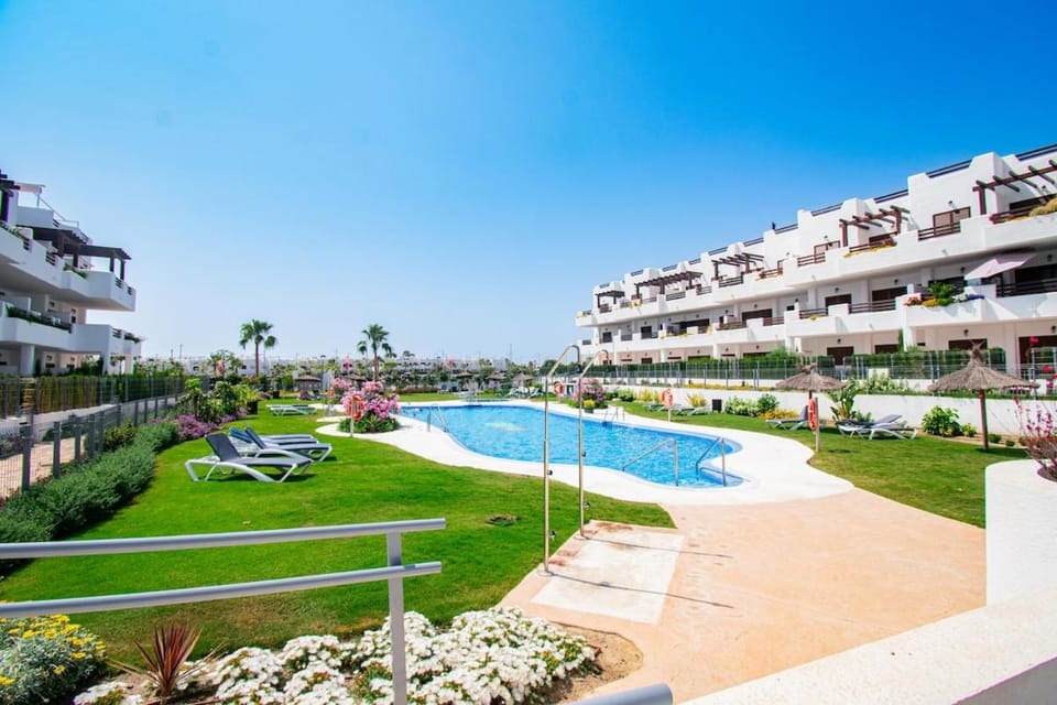 Day, Garden, Balcony/Terrace, Swimming pool, sunbed