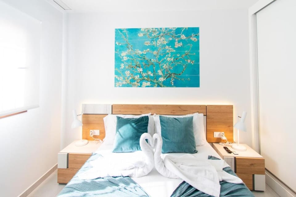 Photo of the whole room, Bedroom