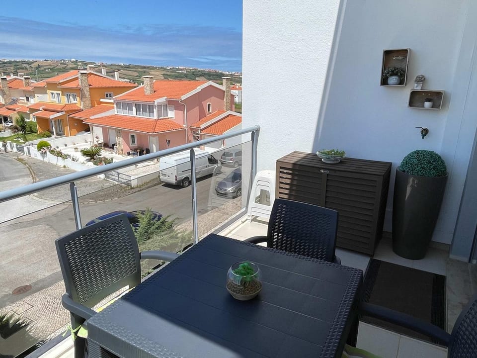 Property building, Balcony/Terrace, Sea view